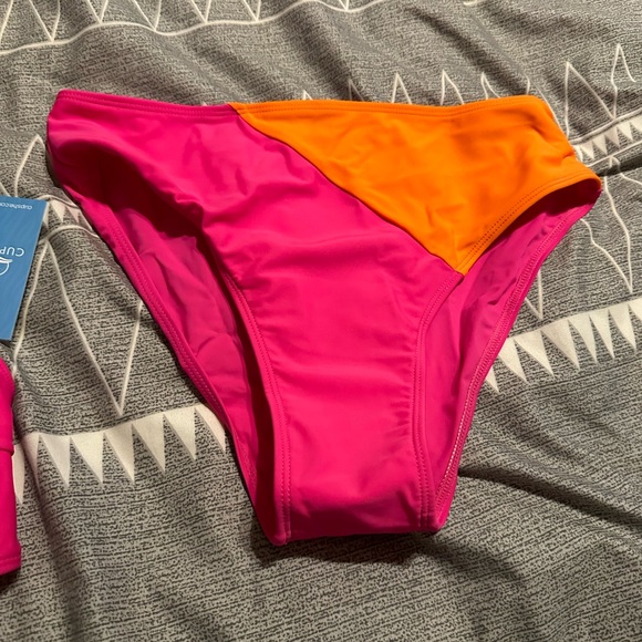 NWT • Cupshe • Colorblock Scoop Neck Top & Retro Bum Bikini Set - Picture 5 of 6